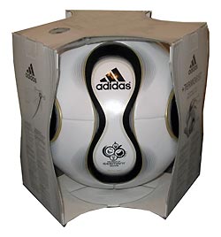Футбольный мяч TEAMGEIST - лучший подарок любителю футбола.